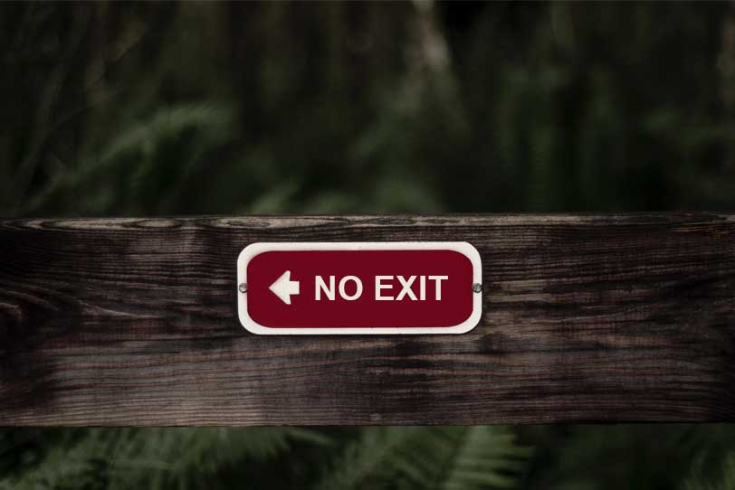 Das Bild zeigt ein "no exit" Schild.