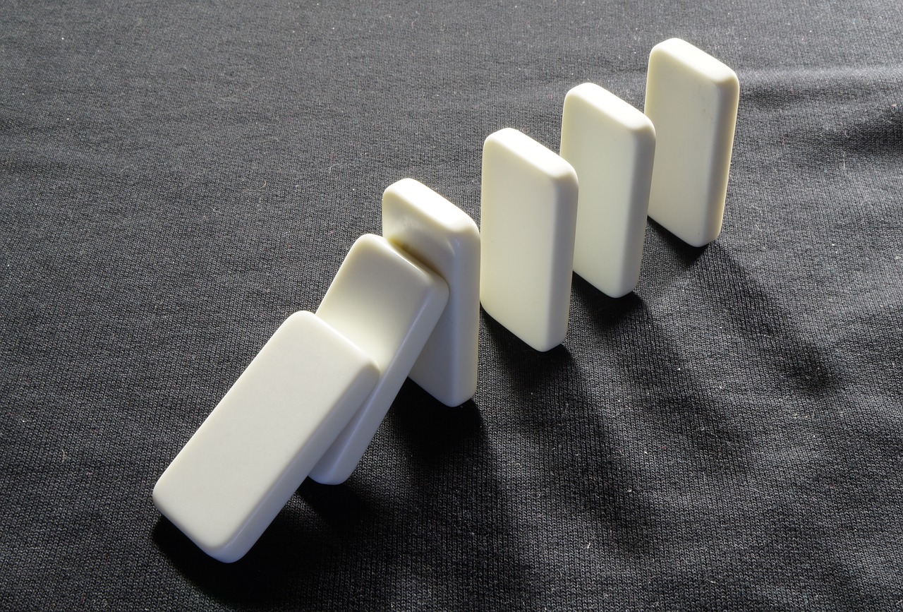 dominoes-719199_1280
