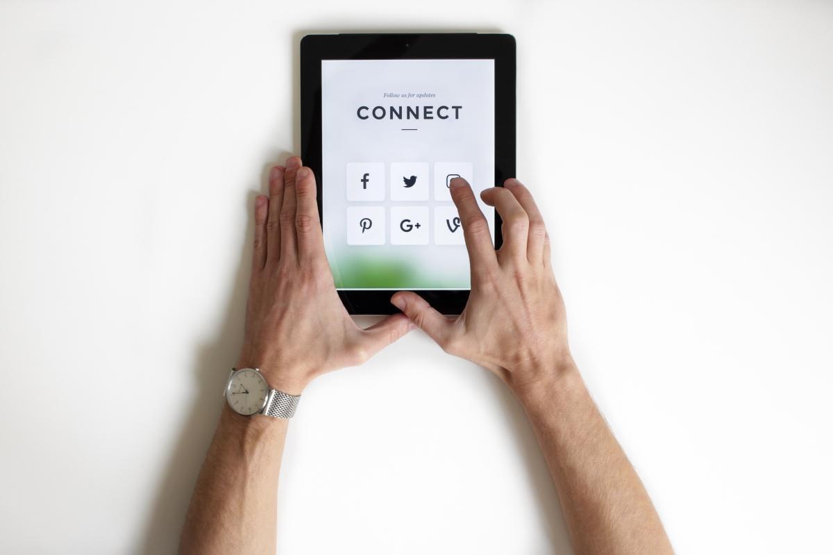 holiday social networks